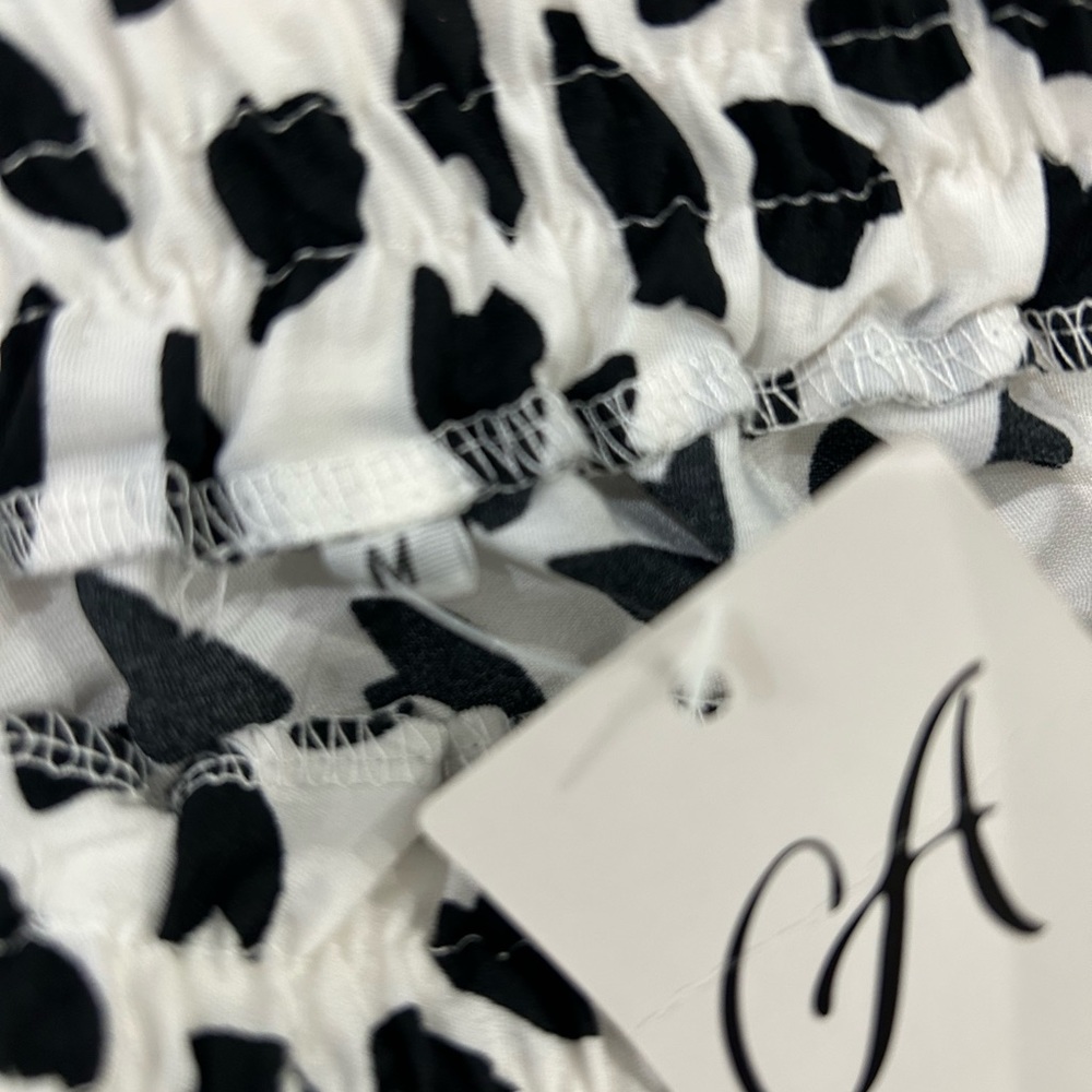 🔥PRICE🔥 ALELLY • White and Black 2 Tier Mini Skirt • M - Picture 2 of 8